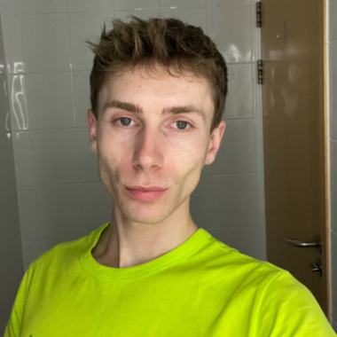 Head and shoulders image of Cameron Snell