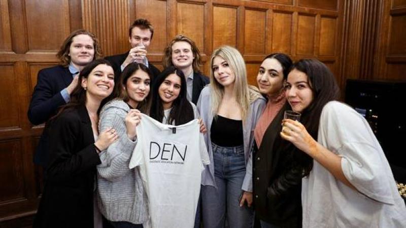 Picture of students at the DEN conference 2022.