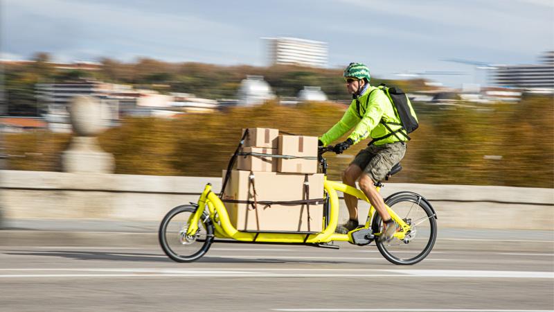 Delivery on a store bike